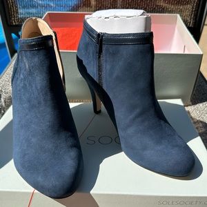 NWT Sole Society Roxine Kid Suede Ankle Bootie